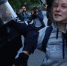Госпитализирована девушка, которую полицейский ударил кулаком в живот - Газета Новые Известия