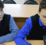 Школьник смотрит в микроскоп - Правительство Московской области