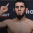 Махачев и Волкановски провели дуэль взглядов перед боем в UFC - Вести-Москва