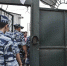 Полицейских обязали носить с собой мини-огнетушители после попытки самосожжения в Москве - Regions.Ru