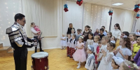 В онкологическом диспансере Подмосковья прошла новогодняя елка для детей - Regions.Ru