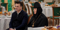 Андрей Воробьев поблагодарил матушку Феофанию за заботу о детях в Покровском ставропигиальном монастыре - MosRegToday.Ru