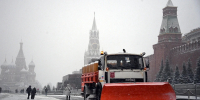 Коммунальщики Москвы ликвидируют последствия сильного снегопада - Комсомольская Правда