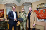 Александр Корнев передал на СВО тепловизионныи прицел