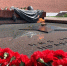 Москвичи второй день несут цветы к тумбе Одесса в память о трагедии в Доме профсоюзов - MosRegToday.Ru