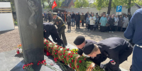 В Раменском возложили цветы к братской могиле и мемориалу «Скорбящей матери» - РТВ-Подмосковье