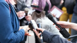 Иностранные журналисты осмотрели рефрижераторы с телами военных ВСУ под Брянском