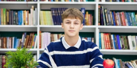 Выпускник из Подмосковья стал первым в 2025 году стобалльником по трём ЕГЭ - РТВ-Подмосковье