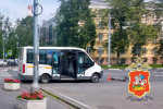 Водитель маршрутки сбил девушку на самокате в Мытищах