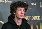 Актер Марк Эйдельштейн совершил первый в жизни прыжок с парашютом