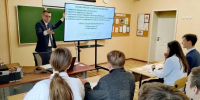 Более 90 учителей получат выплаты за подготовку мультистобалльников ЕГЭ в Подмосковье в 2025 году - MosRegToday.Ru