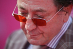 Певец Григорий Лепс вышвырнул подростка со сцены во время концерта