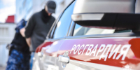 В Подмосковье росгвардейцы задержали неадекватного гражданина, угрожавшего ножом несовершеннолетним (видео) - Росгвардия