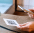 Мошенники стали часто оставлять поддельные QR-коды в общественных местах - Regions.Ru