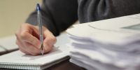 Работник потеряет право на пособия при работе во время больничного - Regions.Ru