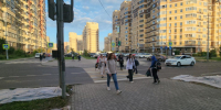Улица Просвещения в Пушкино модернизирована: расширена дорога, обустроены тротуары и установлены новые автобусные павильоны - ИА Медиа Ток