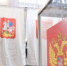 Кабинки и урна для голосования на выборах - Правительство Московской области