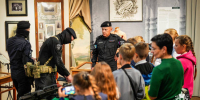 В Подмосковье сотрудники спецподразделения Росгвардии провели урок мужества для школьников - Росгвардия