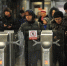 Губы не пропустили в метро: что пришлось сделать пассажирке перед сканером - Regions.Ru