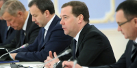 «Наркоман-фюрер показал Белому дому средний палец»: Медведев прокомментировал идею Зеленского о референдуме - MosRegToday.Ru