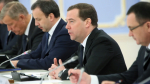 «Наркоман-фюрер показал Белому дому средний палец»: Медведев прокомментировал идею Зеленского о референдуме