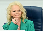«Бросался под колёса»: Директор Долиной объяснил нападение её охраны на журналиста