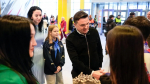 Губернатор Подмосковья поздравил с наступающим Новым годом детей, приехавших на ледовое шоу в Мытищах