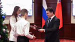 Губернатор Подмосковья вручил школьникам первые паспорта гражданина РФ