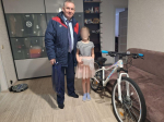 Одна большая семья и 16 подарков: как в «Мособлпожспасе» поздравили детей сотрудников