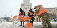 Работы по уборке снега в Москве продолжаются - Комсомольская Правда