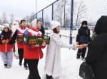 Волонтёры провели в Рошале акцию по раздаче мандаринов