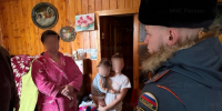 Безопасность начинается с заботы. В Мытищах сотрудники МЧС России посетили многодетные семьи - ГУ МЧС МО
