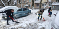 В Сергиевом Посаде добровольцы приняли участие в уборке снега - MosRegToday.Ru