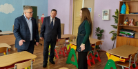 Педагоги учебного центра микрорайона Ожерелье поблагодарили руководителя фракции КПРФ Александра Наумова за помощь - КПРФ