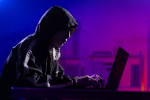 Тюменец шантажировал 17-летнюю девушку интимными снимками и принудил ее к сексу