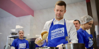 В Балашихе испекли 10 тыс. блинов для семей участников СВО - MosRegToday.Ru