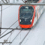 Электричка МЦД-2 едет по рельсам в городе Химки - MosRegToday.Ru