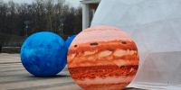 Гравитация — земная, вид — космический: Солнечная система украсила центр Королева - MosRegToday.Ru