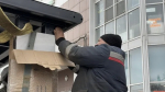В подмосковном Пушкинском обновляют остановки: на улице Чехова устанавливают современный павильон у «Типографии»