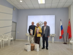 Руководитель фракции КПРФ в Мособлдуме Александр Наумов поздравил в Домодедове семейную пару с 60-летием совместной жизни