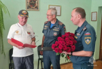 Руководство Главного управления поздравило Заслуженного спасателя Российской Федерации с юбилеем
