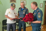 Руководство Главного управления поздравило Заслуженного спасателя Российской Федерации с юбилеем