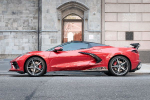 В Москве красный Corvette протаранил легковой автомобиль и мотоциклиста