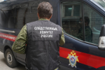 Тело девушки обнаружили прохожие под окнами многоэтажки в Подмосковье