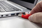 IT-эксперт предупредил об опасности найденных флешек