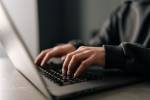 Тюменский стример транслировал интимные видеочаты с девушками без их согласия
