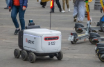 Российская пенсионерка пыталась спастись от преследующего ее робота доставки