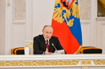В Балашихе развернули огромный портрет Путина в день его рождения